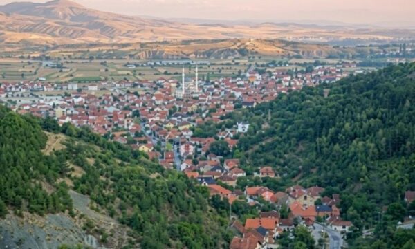Flet shqiptarja nga Lugina e Preshevës e cila e paditi Serbinë në Strasburg