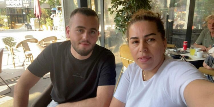 “Ma këpute shpirtin, Adushi i nanës” – reagimi prekës i nënës së 21-vjeçarit mitrovicas që humbi jetën në aksidentin tragjik