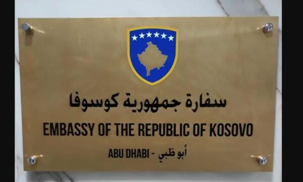Ambasada e Kosovës në Abu Dhabi me njoftim të ri për kosovarët të bllokuar në Emirate