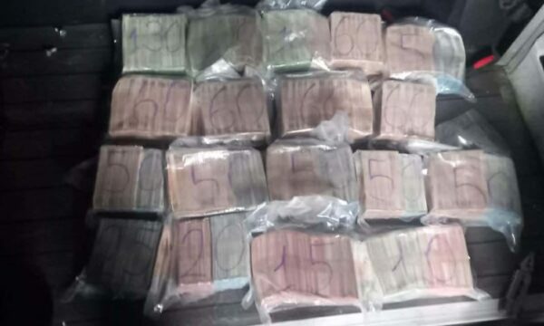 Si e arsyetoi Gjykata vendimin që tre të dyshuarit që u kapën me 1 milion euro në Merdar të mbrohen në liri?