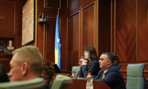 E çuditshme: Pushteti i VV-së e shkarkon sekretarin e Kuvendit në ditën kur duhej të zgjidhej presidenti