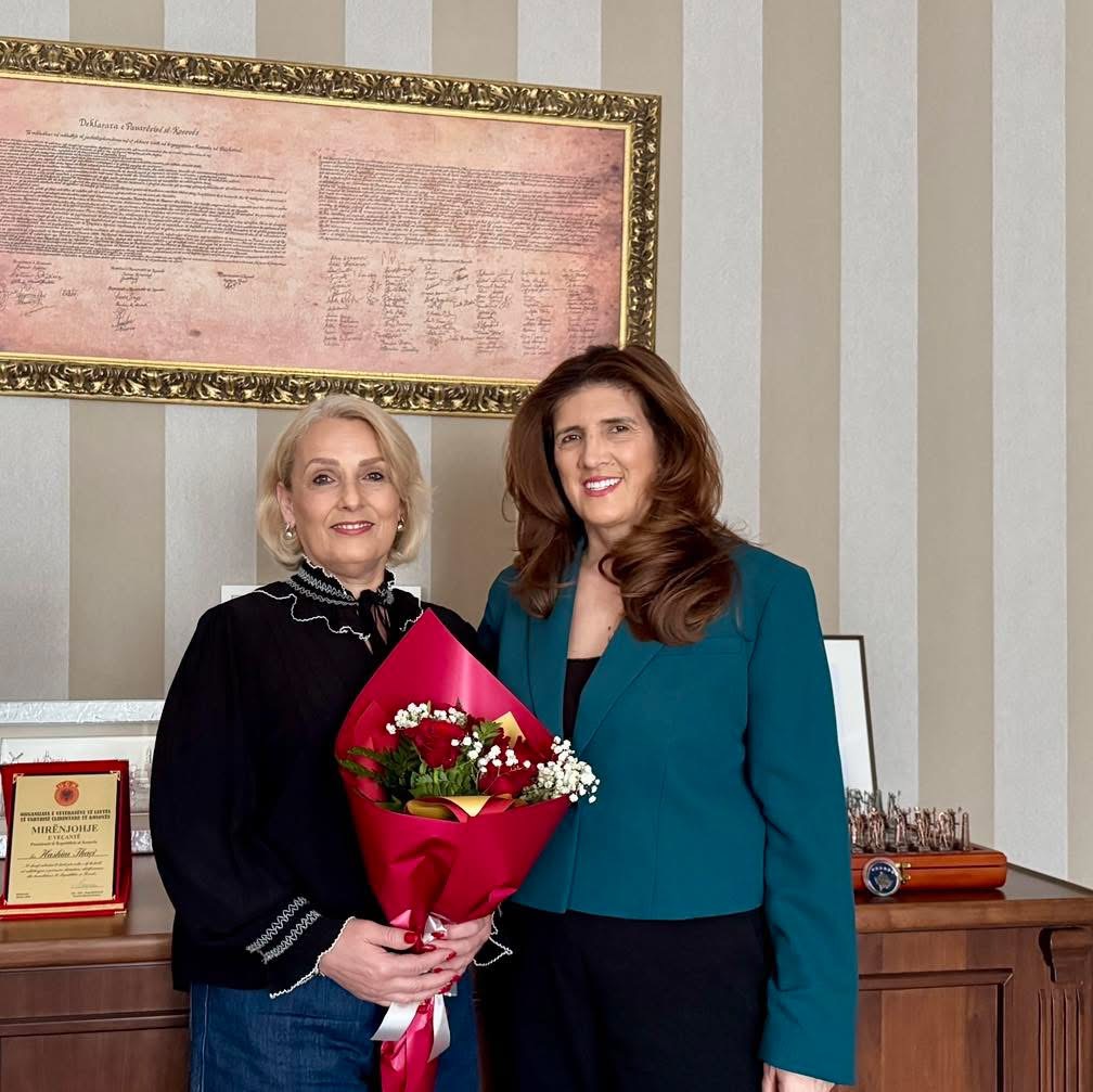 Musliu viziton gruan e Thaçit për 8 Mars: Kujtuam sakrificat dhe qëndresën e grave shqiptare