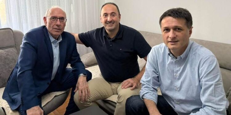 Liburn Aliu viziton Fadil Fazliun pas kthimit nga Haga: Shokët e tij po mbahen atje padrejtësisht