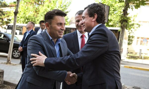 Deputeti i VV nuk e mohon se Kurti i tha Rashiqit “do e bëj për ty” kur ia transferoi 24 hektarët Manastirit – kështu e arsyeton