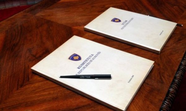 Hartuesi i Kushtetutës së Kosovës: Dekreti i Osmanit për shpërndarjen e Kuvendit është plotësisht kushtetues