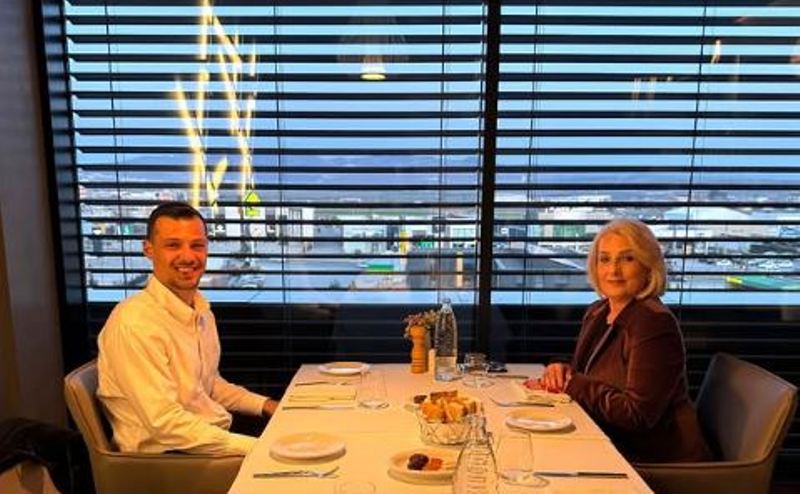 “Lutemi që të jemi sërish bashkë”, Endriti me mesazh prekës për babanë gjatë iftarit me nënën