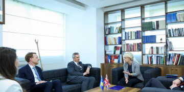 Gërvalla dhe ambasadori britanik diskutojnë për Vetingun dhe forcimin e sundimit të ligjit