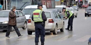 Godet policët me veturë gjatë tentimit për ndalim – arrestohet shoferi në Vushtrri (Emri)