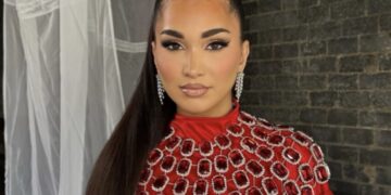 Tre dekada jetë dhe ende e virgjër, këngëtarja shqiptare feston 30-vjetorin