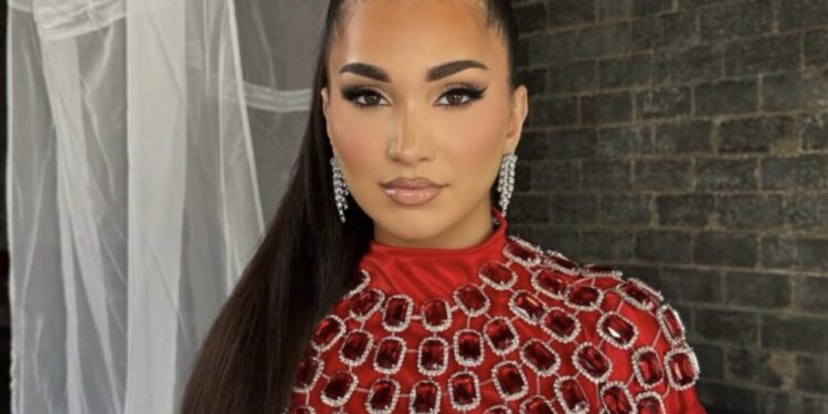 Tre dekada jetë dhe ende e virgjër, këngëtarja shqiptare feston 30-vjetorin