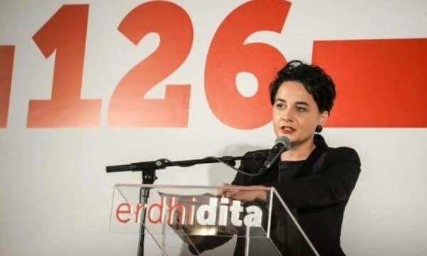 Atmosferë zgjedhjesh? Ministrja e Ambientit lajmëron takim me mërgimtarë në pubin e famshëm në Londër