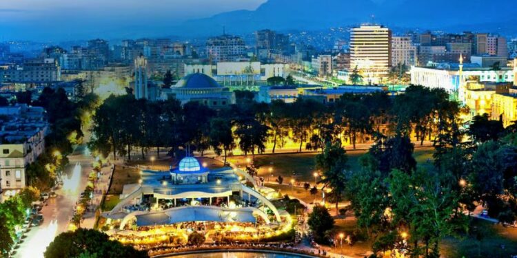 Paga mesatare në Shqipëri arrin në 87 mijë lekë, rritet numri i punonjësve që paguhen mbi 120 mijë lekë në muaj