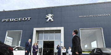 Vitin e kaluar i shpenzuan gati 200 mijë euro për t’i marrë me qira, tash Qeveria Kurti i jep mbi 1.7 milion euro për pesë vetura ekskluzive