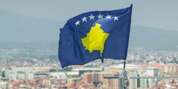 Komiteti i Rajoneve i BE-së i heq Kosovës fusnotën, bën thirrje për heqjen e plotë të masave