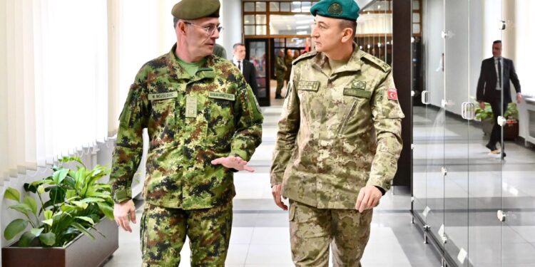 Takimi i Ulutas me shefin e ushtrisë serbe në Beograd, KFOR: Pjesë e komunikimeve të rregullta, diskutime për shumë tema