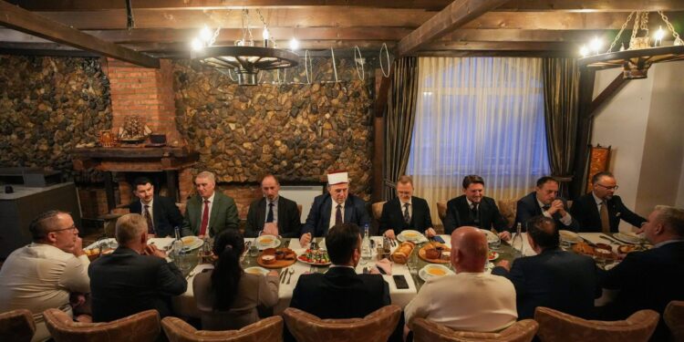 Abdixhiku bën iftar me Myftiun Naim Tërnava- Muaji i Ramazanit, periudhë reflektimi dhe përforcimi të vlerave!