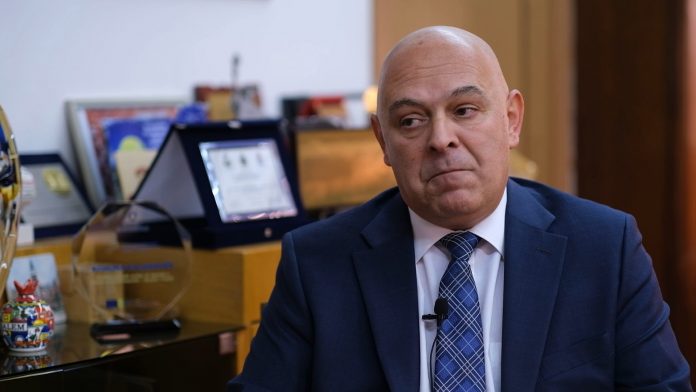 AAK nuk u ftua në takimet për Presidentin, Gjini: S’e kemi pasë në plan me shku