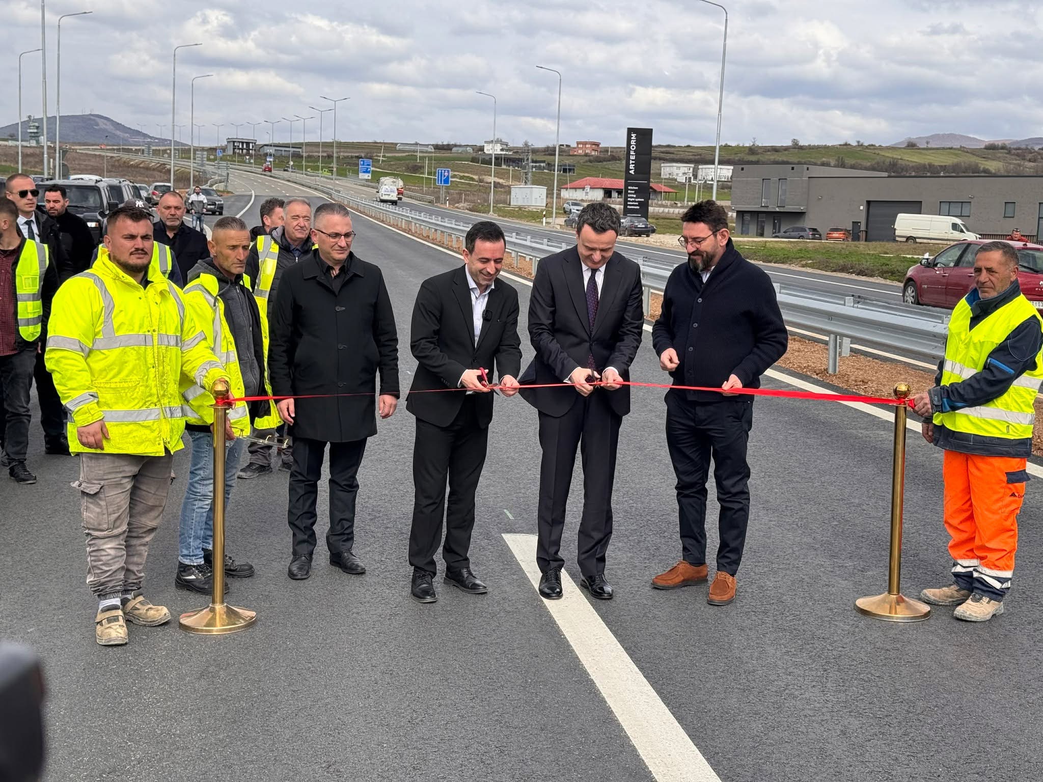 Përurohet segmenti i rrugës Vushtrri-Prishtinë