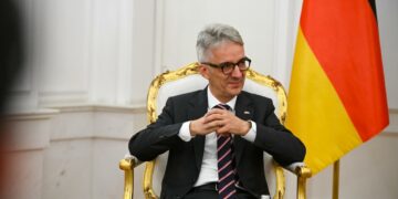 Ambasadori gjerman: Na duhen institucione stabile, punoni për të mirën e vendit