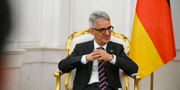 Ambasadori gjerman: Na duhen institucione stabile, punoni për të mirën e vendit