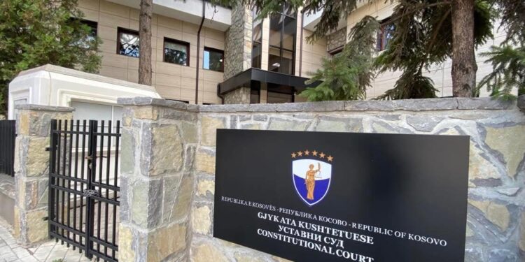 Zgjedhje të jashtëzakonshme apo procedurë të re për presidentin: Çfarë pritet nga Kushtetuesja për dekretin e Osmanit?