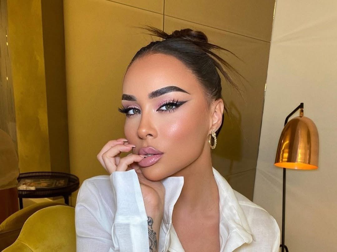 Xhensila e “djegë” rrjetin me foto nga palestra