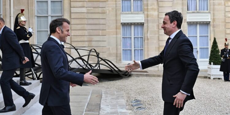 Kurti takon Macron në Paris, kërkon mbështetje për integrimin evropian të Kosovës