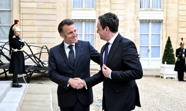 “Diskutim rreth 2 orësh”, “pritje e përzemërt”, Kurti tregon për temat që i ngriti dhe kërkesat që ia adresoi Macronit gjatë drekës me të