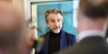 Rama pezullon lejen e ekspozitës në shesh për shkak të pasaktësive për Mas’akrën e Dubravës: Fyerje për viktimat, e papranueshme