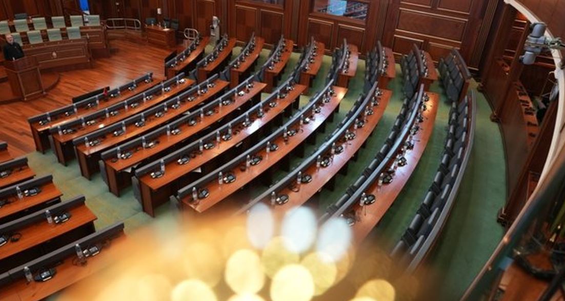 Veç edhe 32 ditë, ende asnjë ftesë për diskutim mes partive për presidentin