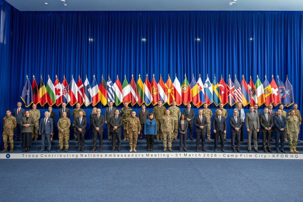 Komandanti i KFOR-it takohet me përfaqësuesit e shteteve që kontribuojnë me trupa në Kosovë