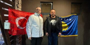 Drejtori i kompanisë turke që po i shet armë Kosovës, e shikon ndeshjen bashkë me Maqedoncin