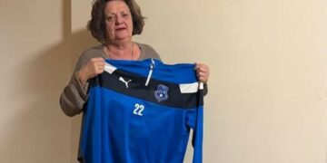 Gruaja e Fadil Vokrrit mbështet djemtë e Kombëtares: Forca Kosovë!