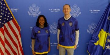 Ambasada e SHBA-së mesazh lojtarëve: Të gjithë ne po ju mbështesim – luani fort dhe bëjeni Kosovën krenare