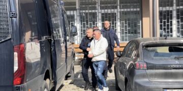 I akuzuari për plagosjen e dy personave, në mesin e tyre një e mitur, në Vushtrri, nuk e pranon fajësinë