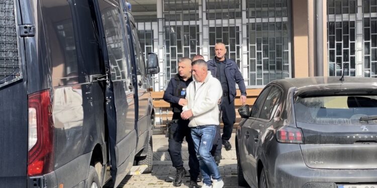 I akuzuari për plagosjen e dy personave, në mesin e tyre një e mitur, në Vushtrri, nuk e pranon fajësinë