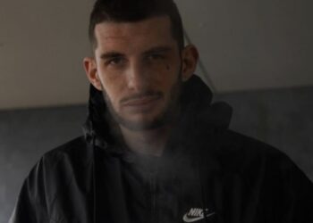 Pas sulmit fizik, reperi “Mossi” kërcënon sërish gazetarin Burim Pacolli: “Nuk ki me kon asnjeher i mbrojtur”