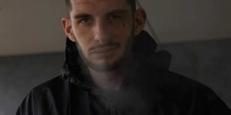 Pas sulmit fizik, reperi “Mossi” kërcënon sërish gazetarin Burim Pacolli: “Nuk ki me kon asnjeher i mbrojtur”