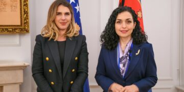 Hollaj i quan “shpifje” pretendimet se Osmani ka bashkëpunuar me Ramën dhe Grenellin për t’i bërë puç qeverisë