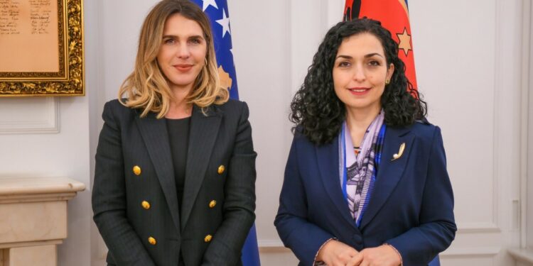 Hollaj i quan “shpifje” pretendimet se Osmani ka bashkëpunuar me Ramën dhe Grenellin për t’i bërë puç qeverisë