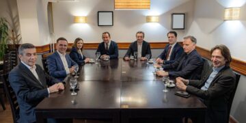 Mexhiti me bashkëpunëtorë i shkojnë në zyrë Kurtit: VLEN-i një!