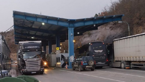 Nesër protestë në Serbi, bllokohet për dy orë rruga në Jarinje