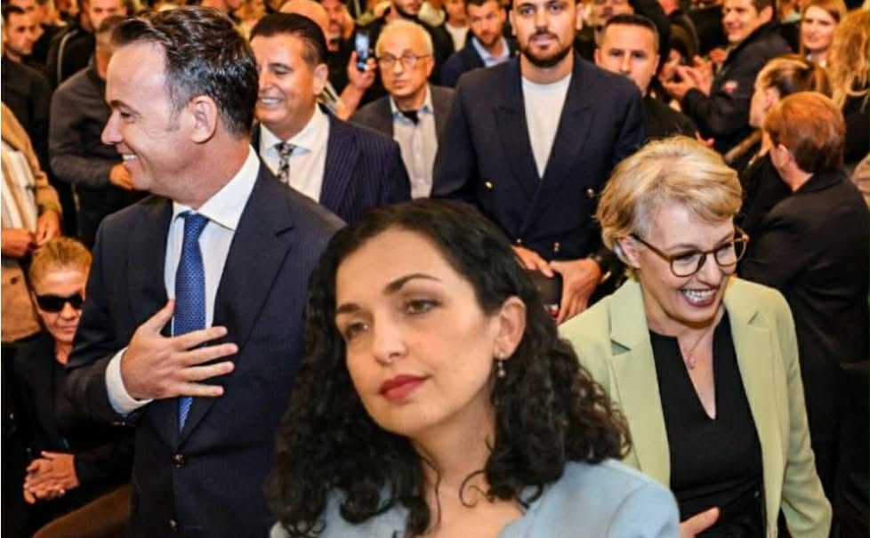 Prejt kujt po tuten deputetët e Guxo? Asnjë nuk i doli në përkrahje Vjosa Osmanit