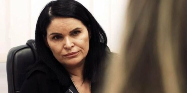Profil: Lumturije Vuçetaj, gruaja e vetme kryeprokurore në Kosovë, po lufton me sukses krimin në Dukagjin
