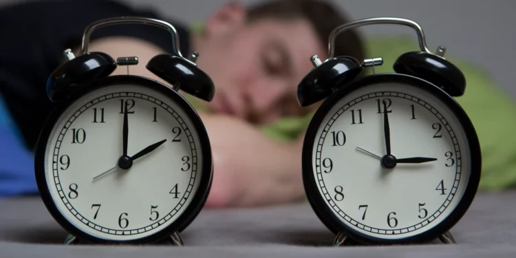 Sonte ndërrohet ora, akrepat lëvizin 60 minuta përpara