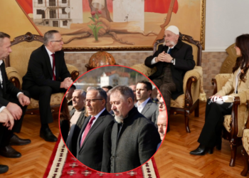 Sami Lushtaku ishte prezent te varrezat, por jo në odën e Jasharajve me Hamzën – nuk e pritën apo nuk deshi të shkojë?