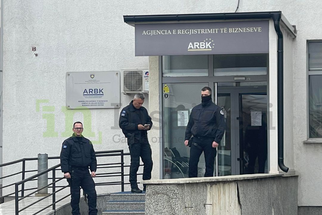 Këta janë tre zyrtarët e ARBK’së që u ndaluan nga policia