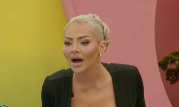 Çka po ndodh me Benitën – publikohen foto të saj, e shtrirë në rrugë