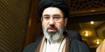 S’shfaqet me fytyrë, udhëheqësi i ri suprem i Iranit deklarohet për herë të parë: Të vazhdojë shënjestrimi i Ngushticës së Hormuzit