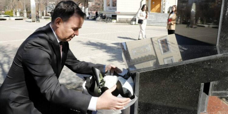 Masakra në Tregun e Mitrovicës, Peci: Akt kriminal, i porositur nga regjimi i Millosheviqit